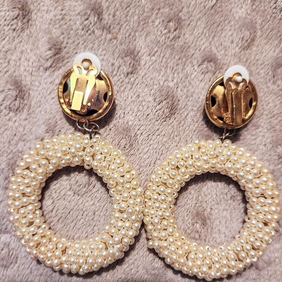 Vintage 1988 Avon Faux Pearl Beaded Necklace & Earrings Set - Picture 5 of 9